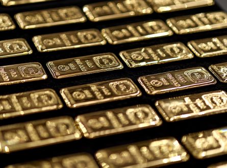 سعر الذهب يقفز لمستوى قياسي وسط آمال خفض الفائدة وتحوط المستثمرين