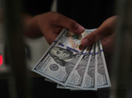 "كهرباء مصر" ترفع سعر الدولار إلى 49.55 جنيه في موازنة شركاتها