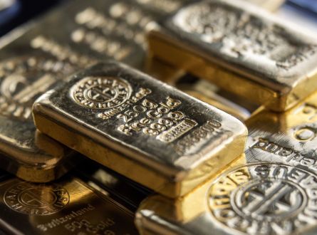 أسعار الذهب تتجه نحو 2330 دولاراً للأونصة بعد قرار "الفيدرالي"