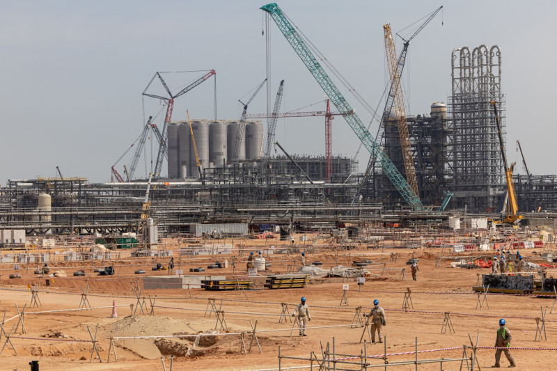 مصنع "بروج 4" للبتروكيماويات تحت الإنشاء بالرويس في الإمارات العربية المتحدة