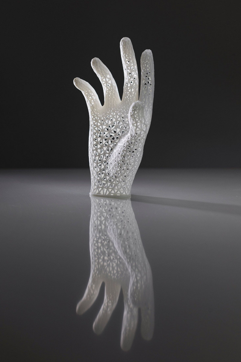 دمية عرض أزياء على شكل يد مصنوعة بتقنية طباعة ثلاثية الأبعاد لشركة "إيكيا"