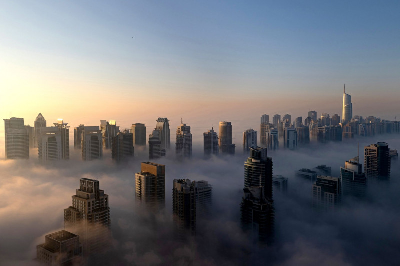 استثمرت دبي المليارات في إنشاء مدينة مستقبلية وتدفق الأجانب إليها خلال الوباء هرباً من الإغلاقات. 