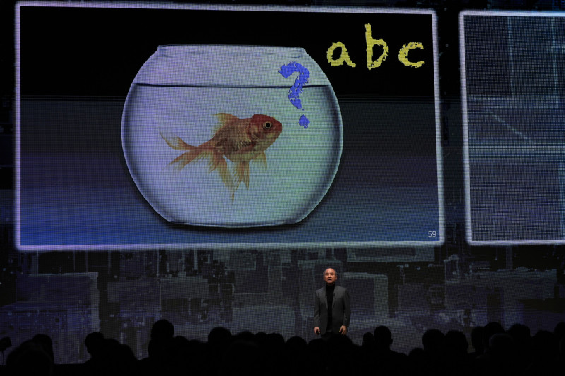 سمكة ذهبية عرضها الملياردير ماسايوشي سون في عرضه التقديمي حول أهمية الذكاء الاصطناعي