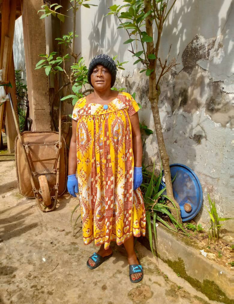 بانيوي إلسي كينيوي، في منزلها في العاصمة ياوندي، تعتزم تكريس وقتها لزراعة الكاكاو بعد أن تتقاعد