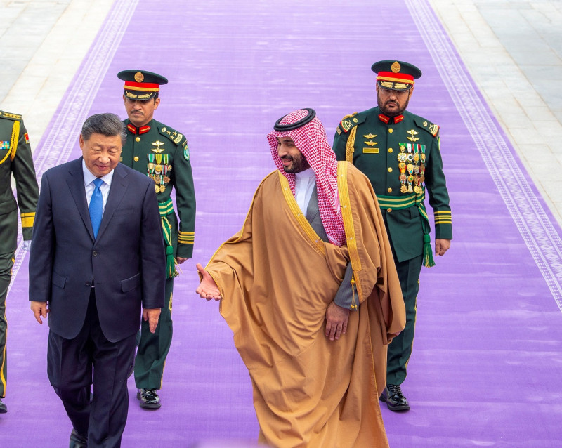 ولي العهد السعودي الأمير محمد بن سلمان خلال استقباله الرئيس الصيني شي جين بينغ في السعودية. 8 ديسمبر 2022