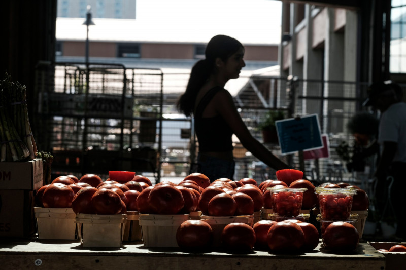 طماطم تُباع في متجر "إيسترن ماركت" في ديترويت، ميشغان، أميركا 