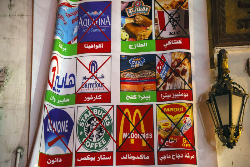 ملصق حملة المقاطعة خارج النقابة العامة لاتحاد كتاب مصر في القاهرة