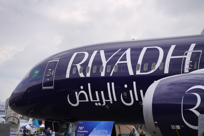 طائرة "طيران الرياض" طراز بوينغ 787-9 دريملاينر في معرض باريس الجوي