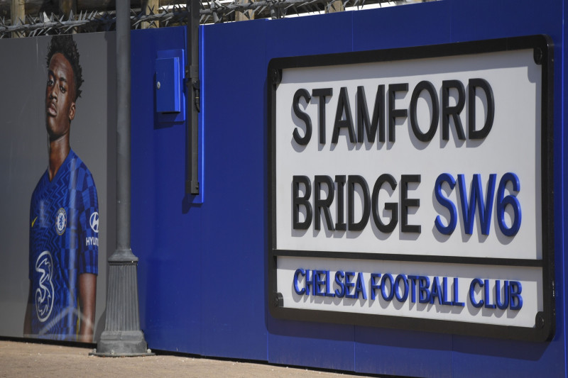 بوابة أمنية في ملعب ستامفورد بريدج، موطن نادي تشيلسي لكرة القدم، في لندن.