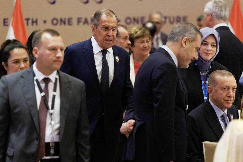 وزير الخارجية الروسي سيرغي لافروف يصل لحضور الجلسة الصباحية لقمة مجموعة العشرين