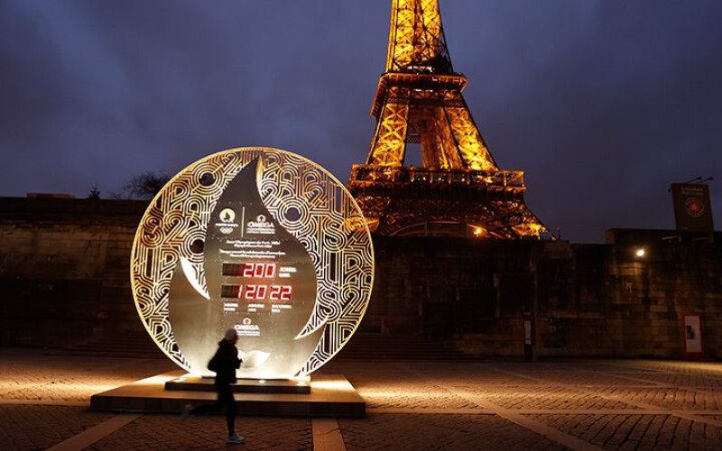ساعة "أوميغا" الرسمية للعد التنازلي قرب نهر السين تظهر 200 يوم متبقية حتى حفل افتتاح أولمبياد باريس 2024