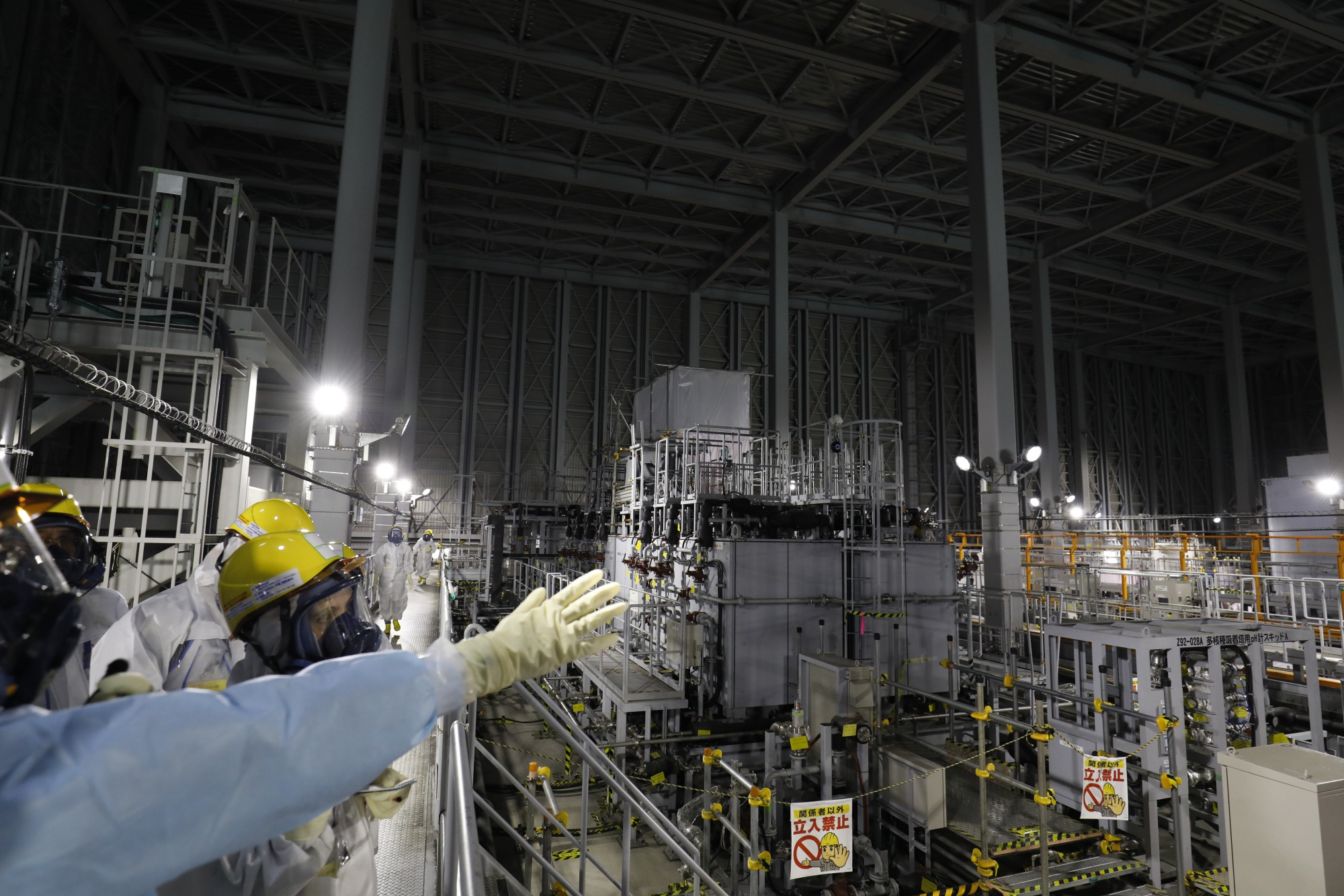 إعلاميون في جولة بمنشأة معالجة المياه باستخدام "نظام معالجة السوائل المتقدم" بمحطة "فوكوشيما" للطاقة النووية