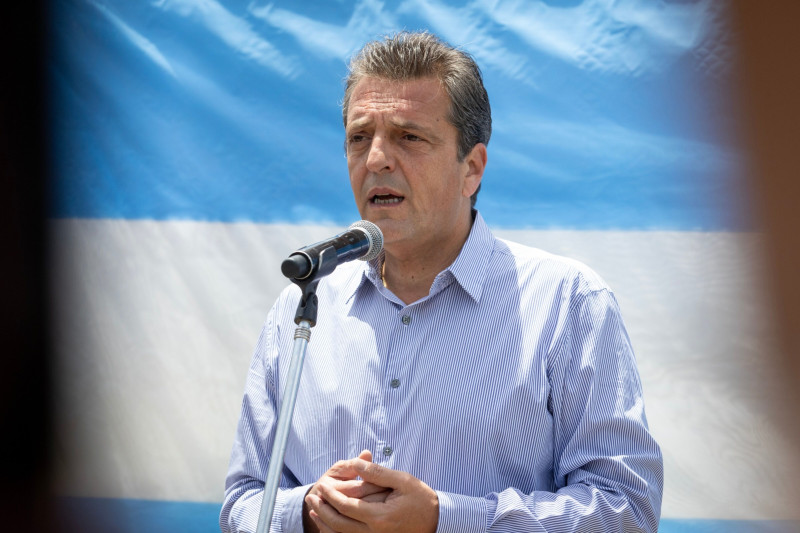 سيرخيو ماسا متحدثاً بعد الإدلاء بصوته خلال جولة الإعادة للانتخابات الرئاسية بمقاطعة تيغري، بوينس آيرس