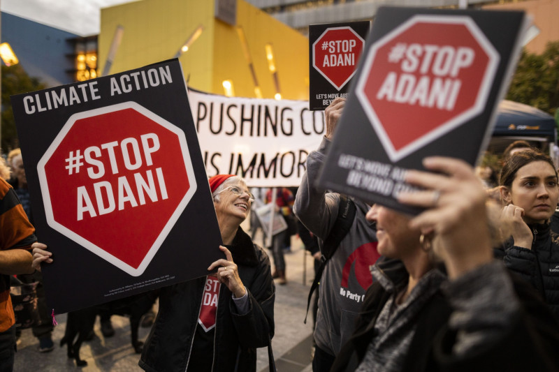 احتجاجات في مدينة بريسبان بولاية كوينزلاند في 2019 بسبب موافقة الحكومة على منجم أداني للفحم. 