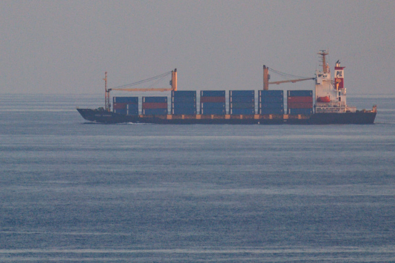 سفينة الحاويات كوتا رحمات، وقد كتبت في معلومات الوجهة: "السفينة غير مرتبطة بإسرائيل" وهي تقترب من مضيق باب المندب بالقرب من ميناء أوبوك في جيبوتي بتاريخ 18 يناير 2024