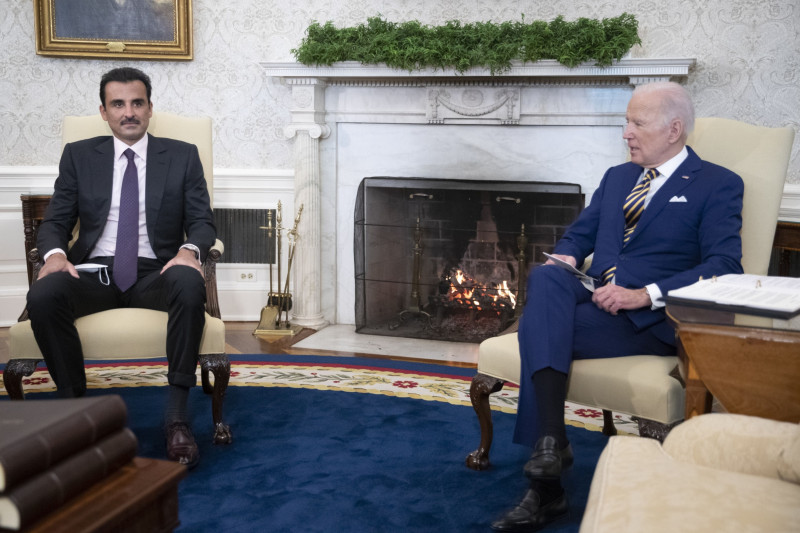 الرئيس الأمريكي جو بايدن وأمير قطر الشيخ تميم بن حمد آل ثاني في المكتب البيضاوي للبيت الأبيض في واشنطن يوم 31 يناير 2022
