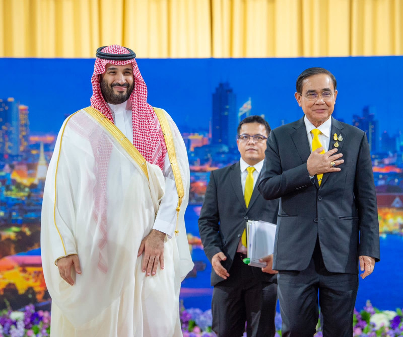 الأمير محمد بن سلمان ورئيس الوزراء التايلندي برايوت تشان أوتشا خلال زيارة ولي العهد السعودي إلى تايلندا