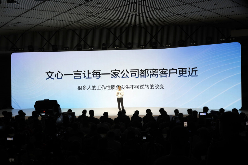 روبن لي، الرئيس التنفيذي لشركة "بايدو" يتحدث في إحدى فعاليات الشركة في 16 مارس 2023
