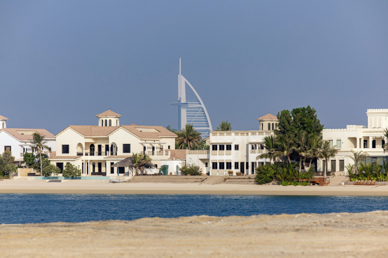 فيلات على ساحل جزيرة نخلة جميرا في دبي