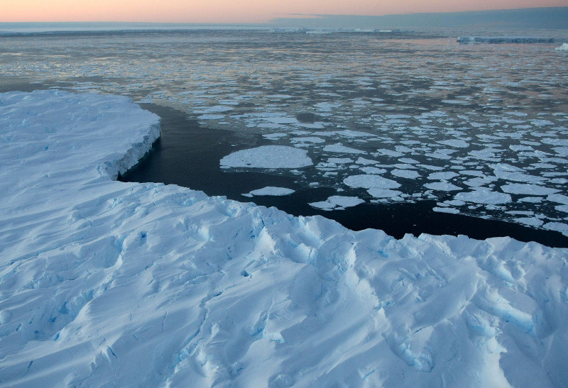 في أكبر مساحاته خلال العام الماضي، كان الجليد البحري يغطي 17 مليون كيلومتر مربع من القطب الجنوبي، أي أقل بمليون كيلومتر مربع عن أدنى مستوياته القياسية المسجلة في 1986