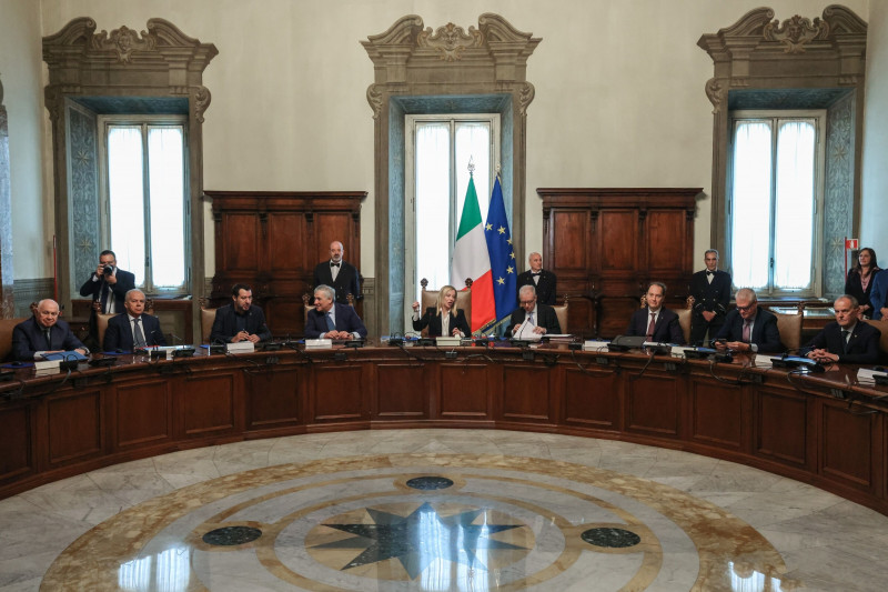 رئيسة الوزراء الإيطالية، جورجا ميلوني، تبدأ اجتماعات مجلس الوزراء في قصر شيغي بالعاصمة روما يوم 23 أكتوبر 2022