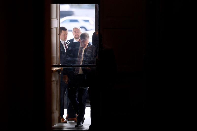 كيفن مكارثي، رئيس مجلس النواب الأميركي، يدخل مبنى الكونغرس في 18 سبتمبر 