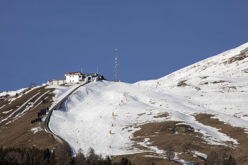 تراجع غطاء الثلوج في دافوس بسبب موجة حر خلال الشتاء في 6 يناير.