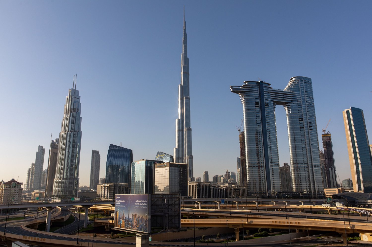 برج خليفة بوسط إمارة دبي