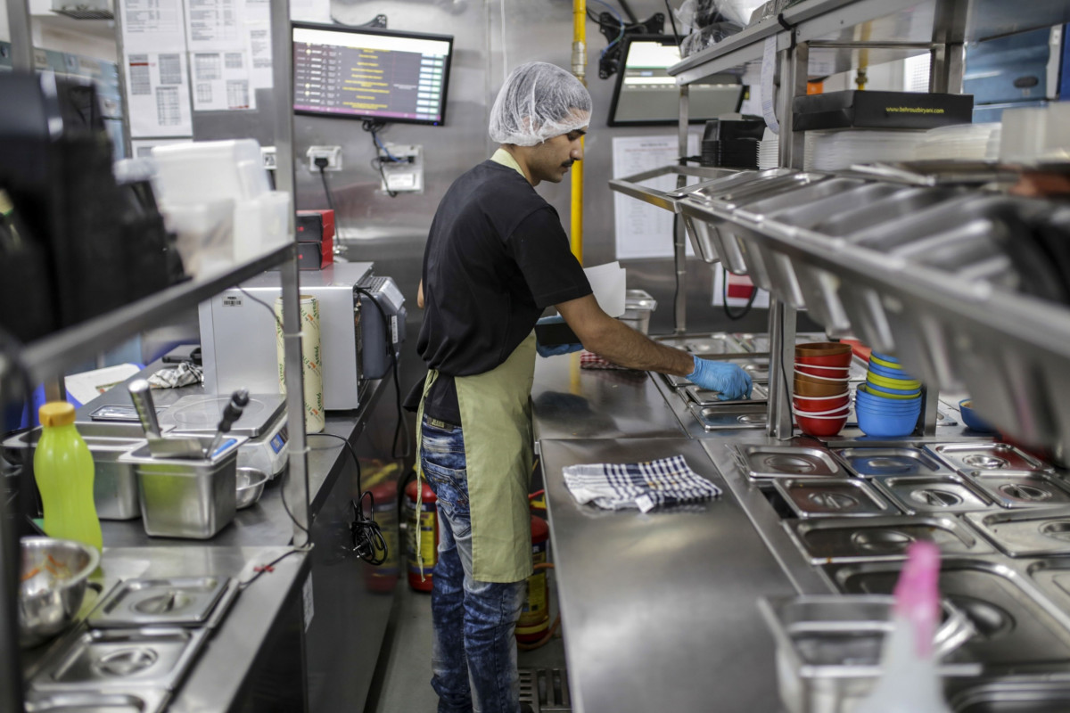 المطابخ السحابية وسيلة جديدة لتغل ب المطاعم على كورونا اقتصاد الشرق مع بلومبرغ