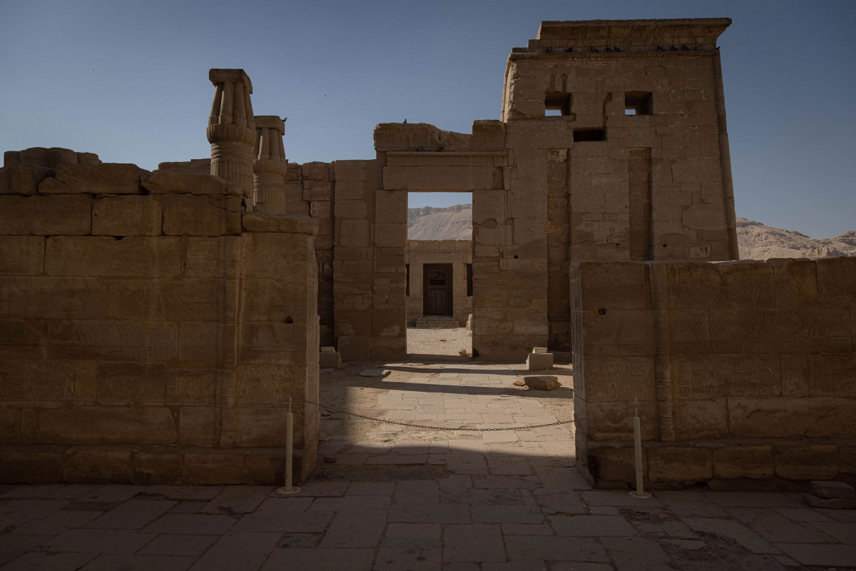 معبد مدينة هابو (رمسيس الثالث) مهدد بسبب ارتفاع المياه الجوفية، الأقصر، مصر